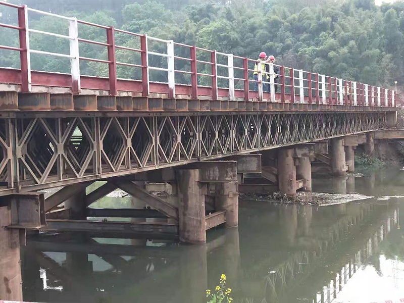 鋼棧橋